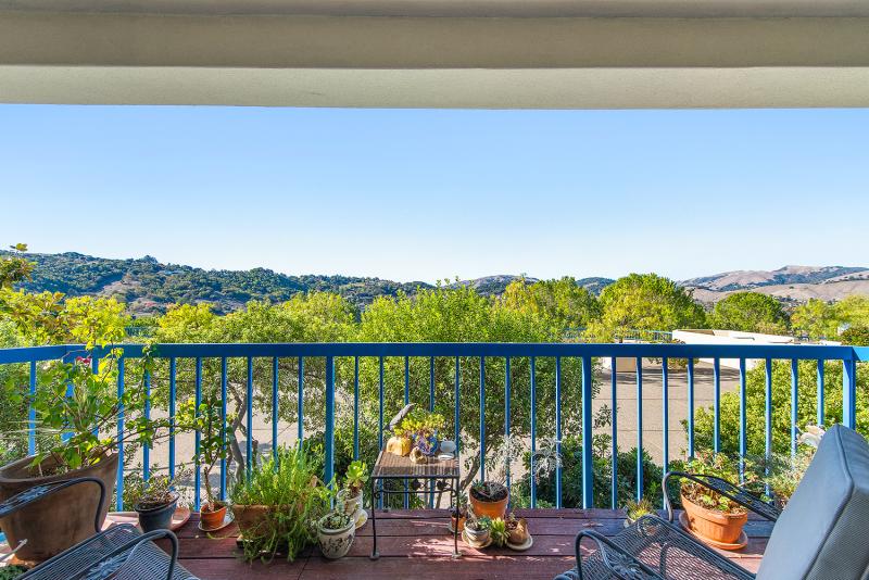 Type D – 1 Bed + Den, 2 Baths  #17
