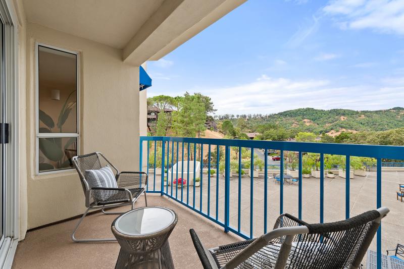 Type D – 1 Bed + Den, 2 Baths  #18
